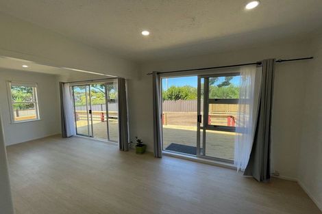 Photo of property in 104 Edmonton Road, Henderson, Auckland, 0612