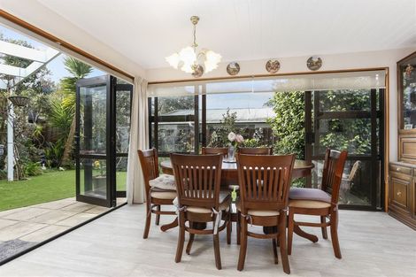 Photo of property in 2/2 The Esplanade, Campbells Bay, Auckland, 0630