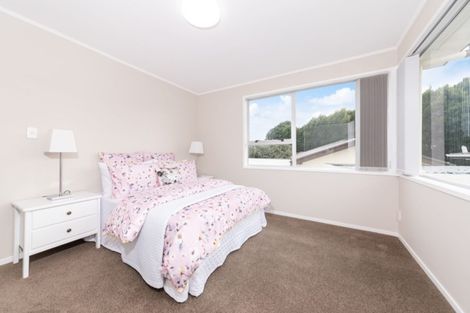 Photo of property in 10 Killington Crescent, Mangere, Auckland, 2022