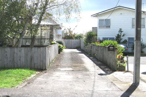 Photo of property in 8a Waipani Road, Te Atatu Peninsula, Auckland, 0610