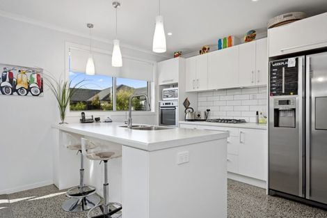 Photo of property in 3 Kamahi Crescent, Papamoa Beach, Papamoa, 3118