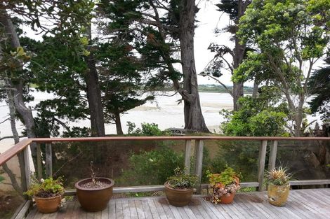 Photo of property in 23 Ferry Parade, Herald Island, Auckland, 0618