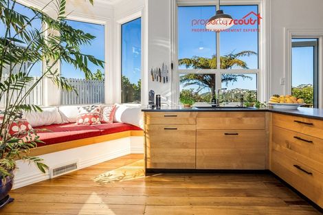 Photo of property in 105 Kelburn Parade, Kelburn, Wellington, 6012