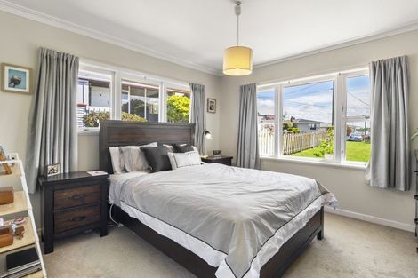 Photo of property in 12 Fairlea Road, Te Atatu South, Auckland, 0610