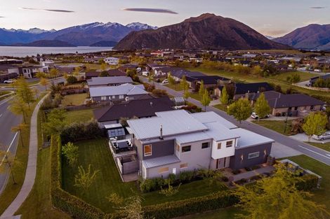 Photo of property in 10 Sunnyside Lane, Wanaka, 9305