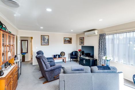 Photo of property in 4 Blythfield Place, Taradale, Napier, 4112