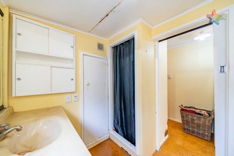 Photo of property in 21 Kennedy Grove, Stokes Valley, Lower Hutt, 5019