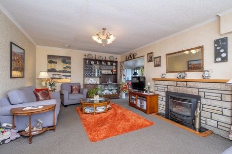 Photo of property in 16 Montjoy Street, Stratford, 4332