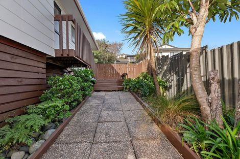 Photo of property in 1/13 Exeter Place, Unsworth Heights, Auckland, 0632