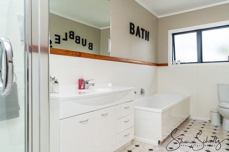 Photo of property in 1884 Paparoa Valley Road, Paparoa, 0571