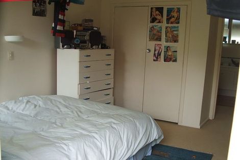 Photo of property in 2/17a Hillcrest Avenue, Hillcrest, Auckland, 0627