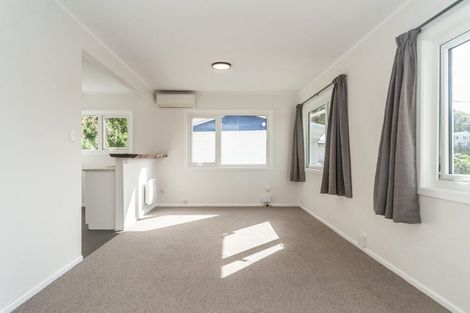 Photo of property in 2/5 Wye Street, Island Bay, Wellington, 6023