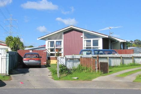 Photo of property in 15 Serrano Place, Clover Park, Auckland, 2023