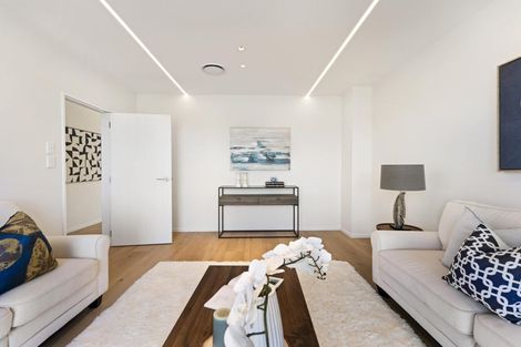 Photo of property in 13 Taipahitini Road, Rosehill, 2113