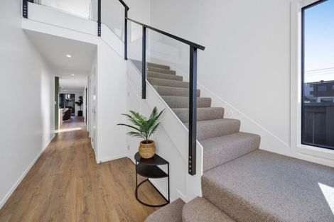 Photo of property in 10 Eliot Street, New Plymouth, 4310