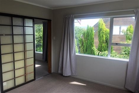 Photo of property in 13a Kingsbridge Place, Newlands, Wellington, 6037