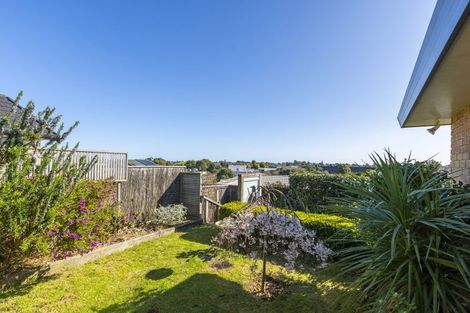 Photo of property in 32 Millennium Hill, Paraparaumu, 5032