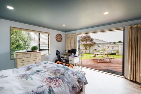 Photo of property in 12 Walnut Grove, Kelvin Grove, Palmerston North, 4414