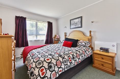 Photo of property in 16 Brynbela Court, Papakura, 2110