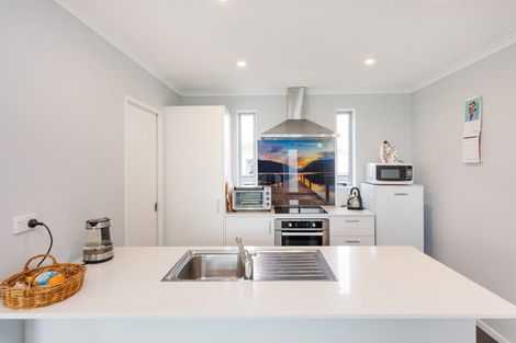 Photo of property in 58 Exeter Crescent, Takaro, Palmerston North, 4412