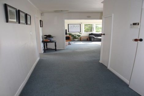 Photo of property in 19 Romney Square, Tawa, Wellington, 5028