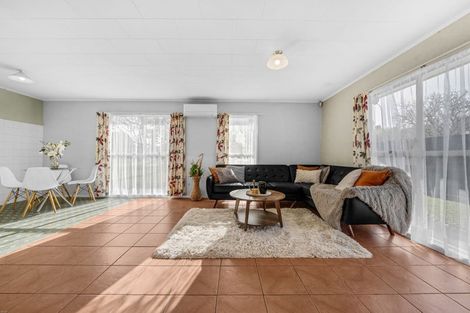 Photo of property in 9 Chibnall Place, Conifer Grove, Takanini, 2112