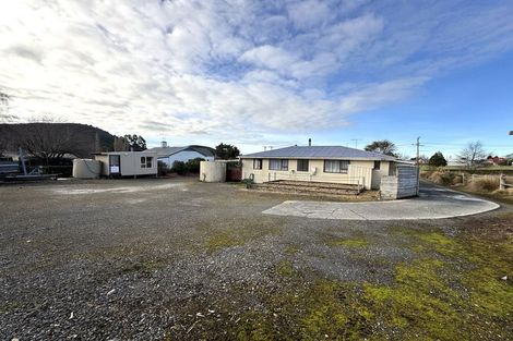 Photo of property in 17 Side Street, Clinton, 9534