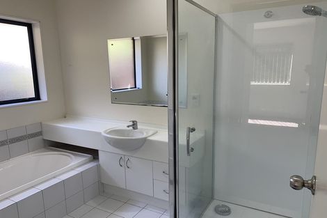 Photo of property in 1/40 Jane Eyre Drive, Somerville, Auckland, 2014