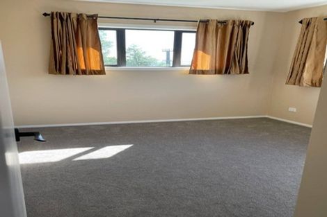 Photo of property in 300 Sturges Road, Henderson Valley, Auckland, 0612