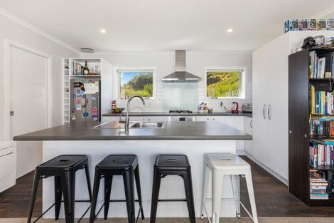 Photo of property in 11 Cirrus Close, Newlands, Wellington, 6037