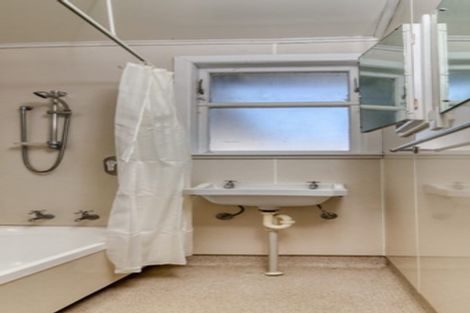 Photo of property in 74 Lipscombe Crescent, Havelock North, 4130