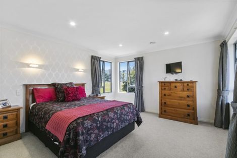 Photo of property in 8c Glen Iris Grove, Woburn, Lower Hutt, 5010