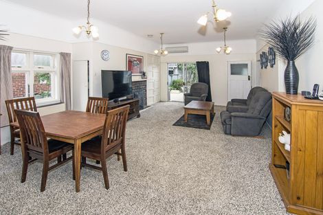 Photo of property in 30 Cambridge Terrace, Masterton, 5810