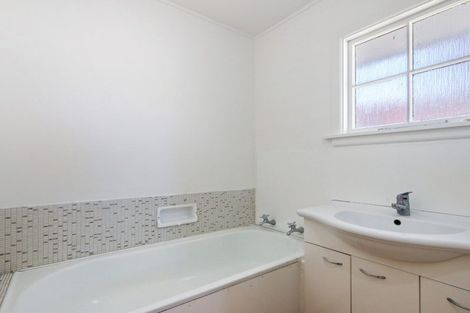 Photo of property in 2/170 Waimairi Road, Ilam, Christchurch, 8041