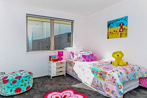 Photo of property in 87 Tiriwa Drive, Massey, Auckland, 0614