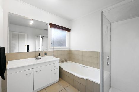 Photo of property in 5 Grassy Downs Place, St Andrews, Hamilton, 3200