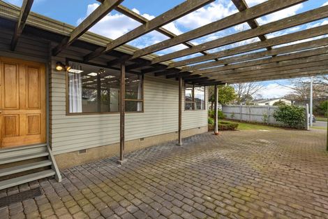 Photo of property in 21 Clivedon Place, Redwood, Christchurch, 8051