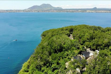 Photo of property in 19 Parawera Drive, Acacia Bay, Taupo, 3330