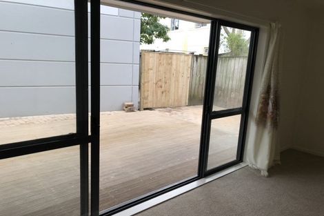 Photo of property in Krisley Court, 1/6 Ambrico Place, New Lynn, Auckland, 0600