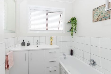 Photo of property in 54 Morrow Avenue, St Andrews, Hamilton, 3200