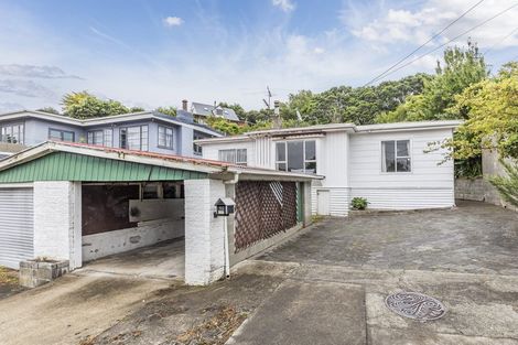 Photo of property in 15 Victory Crescent, Tawa, Wellington, 5028