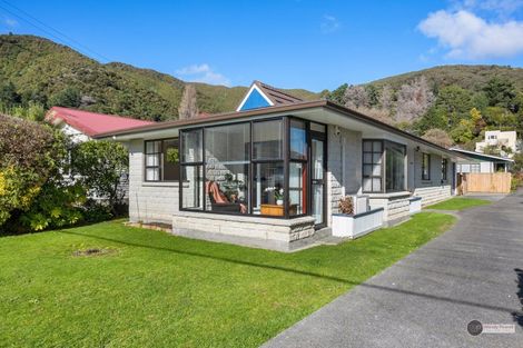 Photo of property in 42 Norton Park Avenue, Fairfield, Lower Hutt, 5011