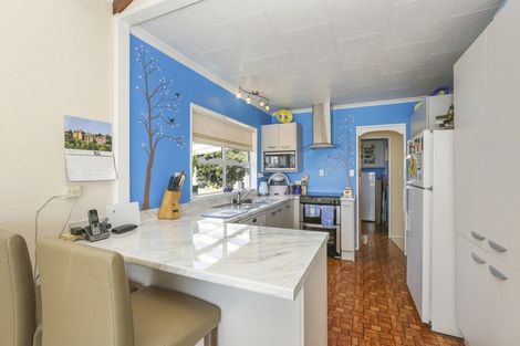 Photo of property in 28 Riversdale Drive, Merrilands, New Plymouth, 4312