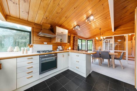 Photo of property in 204 Shaw Road, Oratia, Auckland, 0604