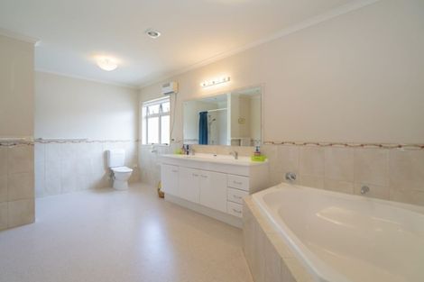 Photo of property in 2 Parkland Place, Whitianga, 3510