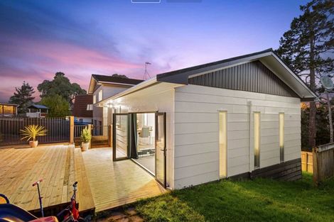 Photo of property in 93 Oreil Avenue, West Harbour, Auckland, 0618