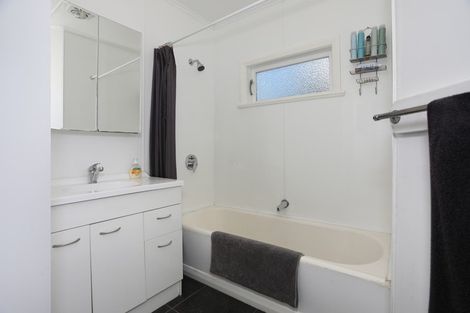 Photo of property in 64 Phillips Street, Sanson, 4817