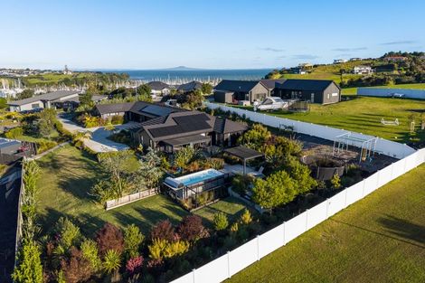 Photo of property in 5 Laguna Place, Matakatia, Whangaparaoa, 0930