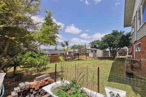 Photo of property in 23 La Trobe Street, Pakuranga Heights, Auckland, 2010