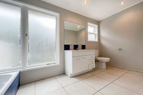 Photo of property in 15 Montana Avenue, Murrays Bay, Auckland, 0630